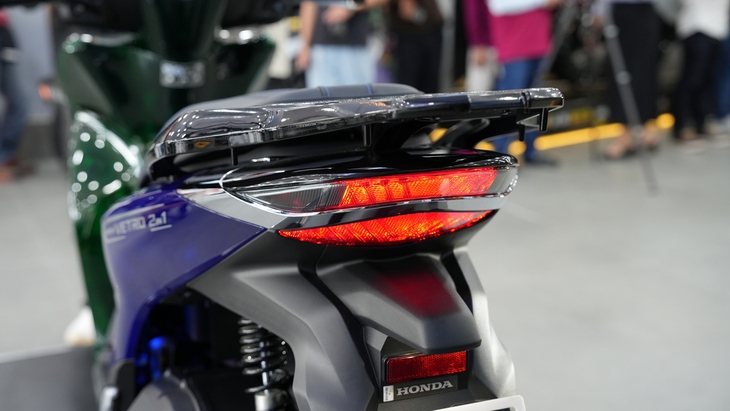 Honda SH bản giới hạn 200 chiếc ra mắt: Giá từ 235 triệu, dàn áo được xử lý bởi thợ Việt - Ảnh 7.