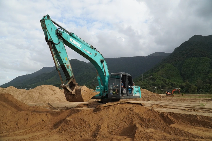 Làm gì để Đà Nẵng thôi 'nằm trên bồ lúa mà thiếu gạo ăn' về vật liệu xây dựng, đất san lấp? - Ảnh 2.