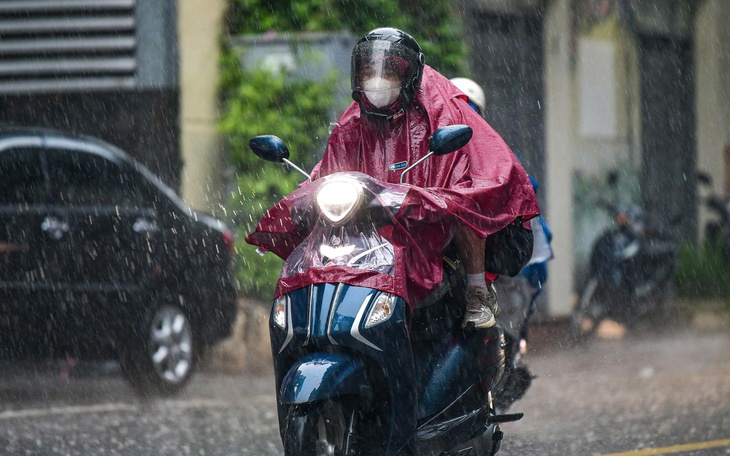 Thời tiết hôm nay 1-8: Nam Bộ giảm mưa, Bắc Bộ còn mưa to - Ảnh 2.