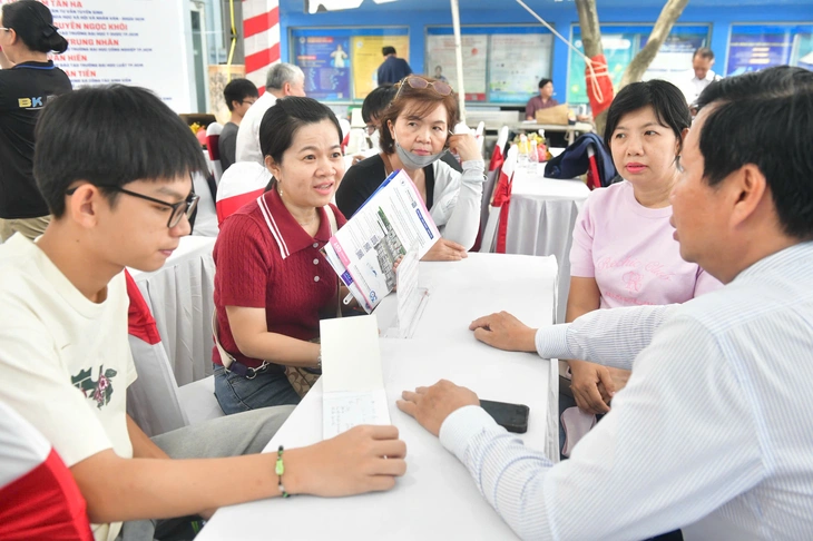 Cùng học y khoa, điểm chuẩn nơi hơn 27, nơi chỉ 22 - Ảnh 1.