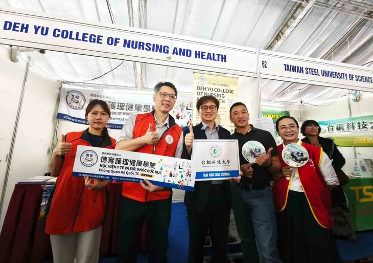 Đến ngày hội xét tuyển, nhiều thí sinh bất ngờ với loạt lựa chọn du học - Ảnh 1.