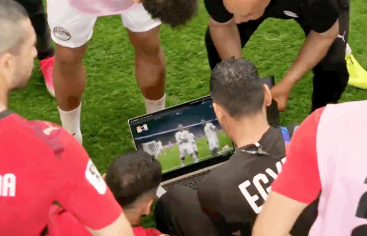 Có gì trong chiếc laptop giúp Ai Cập thắng luân lưu World Cup? - Ảnh 1.