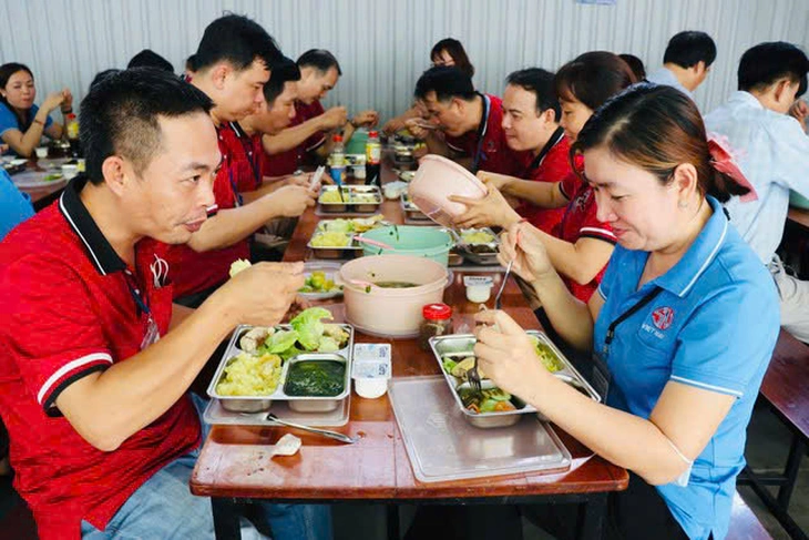 Từ 1-7, tiền ăn trưa được miễn thuế tới 1,2 triệu đồng, mở rộng hỗ trợ về nhà ở - Ảnh 1.