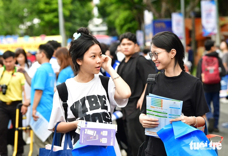 Sáng nay, Ngày hội lựa chọn nguyện vọng xét tuyển 2026 tại Hà Nội và TP.HCM - Ảnh 1.