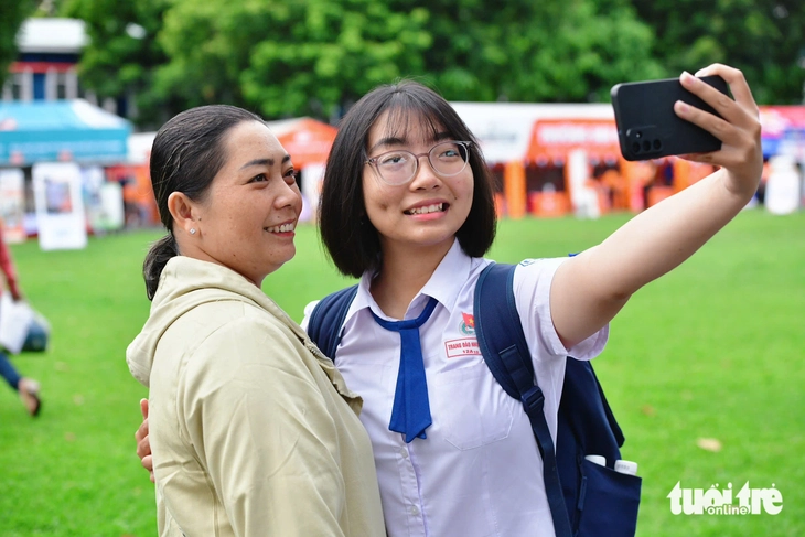 Sáng nay, Ngày hội lựa chọn nguyện vọng xét tuyển 2026 tại Hà Nội và TP.HCM - Ảnh 13.