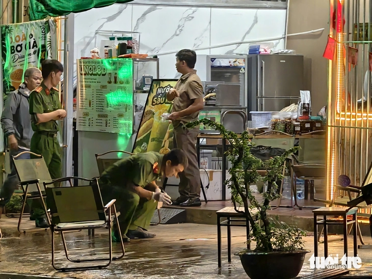 Nghi phạm dùng súng bắn chết người ở Đắk Lắk thay áo Grab khi tẩu thoát - Ảnh 2.