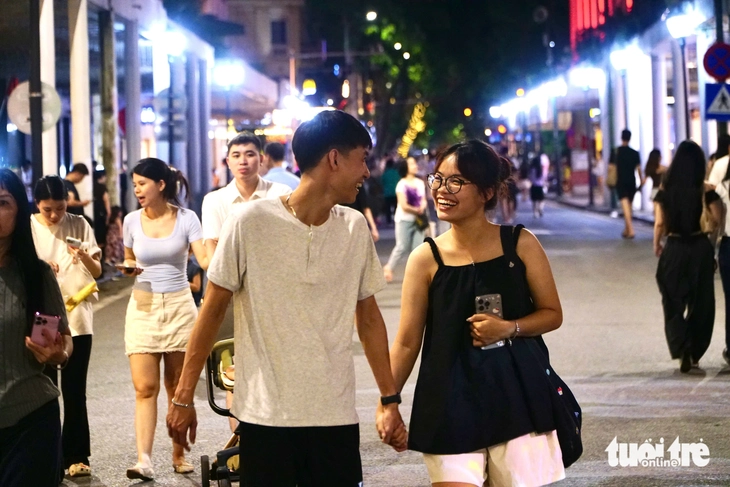 Hà Nội tuần đầu 'kích hoạt' vùng phát thải thấp, nhà trong khu vực cấm phải xuống xe dắt bộ - Ảnh 10.