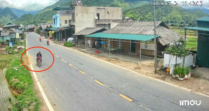Bắt thanh niên bắt cóc bé gái bán dưa ven đường - Ảnh 1.