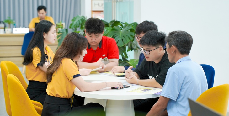 Hai trường đại học công bố điểm sàn từ 15 điểm theo kết quả thi tốt nghiệp THPT - Ảnh 1.