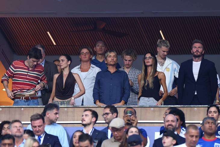 Nhà Beckham và dàn sao cổ vũ Messi tại World Cup - Ảnh 5.