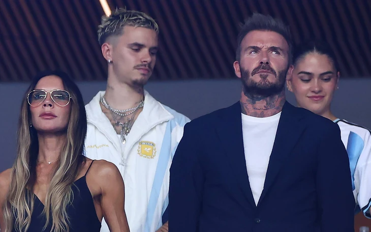 Vợ chồng Beckham kỷ niệm ngày cưới: Hơn 20 năm vẫn mê diện đồ đôi - Ảnh 17.