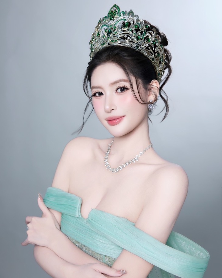 Thí sinh Việt Nam thi Miss Earth 2026 gây tò mò vì 'không giỏi làm nghề showbiz'  - Ảnh 2.