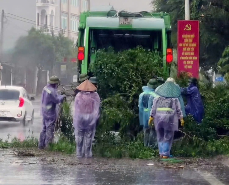 Bão số 1 gây thiệt hại tại Móng Cái , Quảng Ninh ngày 4 - 7 - 2026 - Ảnh 5.