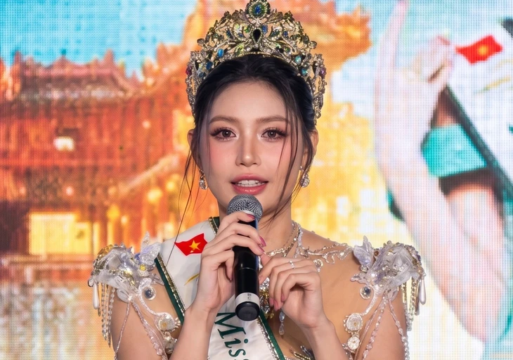 Thí sinh Việt Nam thi Miss Earth 2026 gây tò mò vì 'không giỏi làm nghề showbiz'  - Ảnh 1.