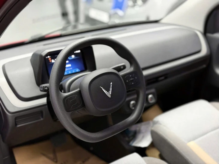 VinFast VF 2 lộ diện: Giá dự kiến chỉ cao hơn Honda SH 26 triệu, 4 chỗ, chạy 120km/sạc - Ảnh 10.
