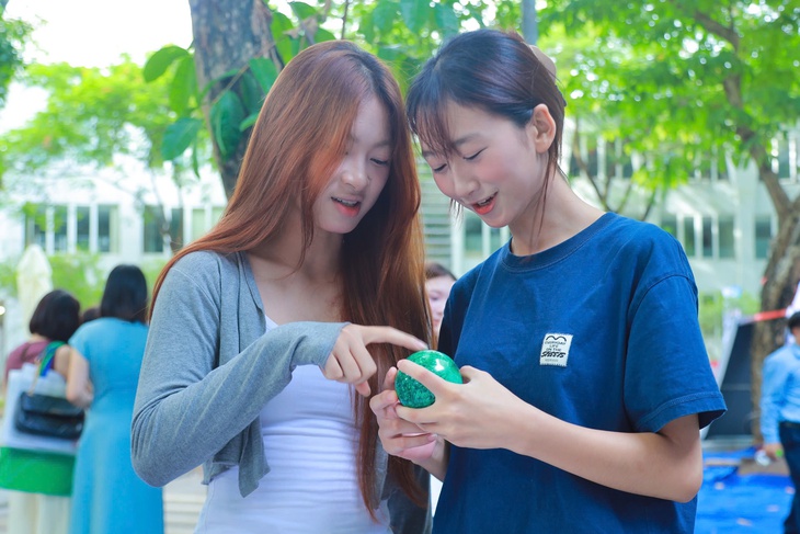Trải nghiệm giám định kim cương, rê bóng như Messi ở ngày hội chọn nguyện vọng đại học 2026 - Ảnh 1.