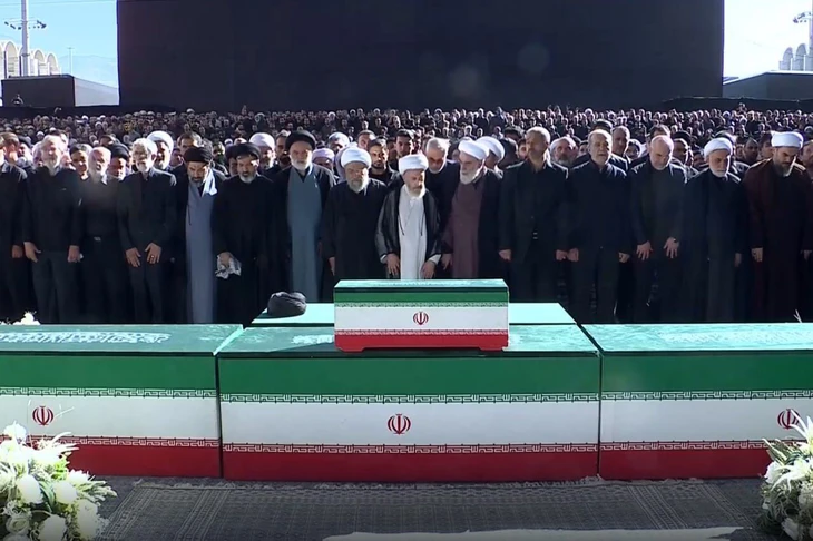 Các con trai của cố lãnh tụ tối cao Iran Ali Khamenei dự tang lễ của cha, - Ảnh 1.