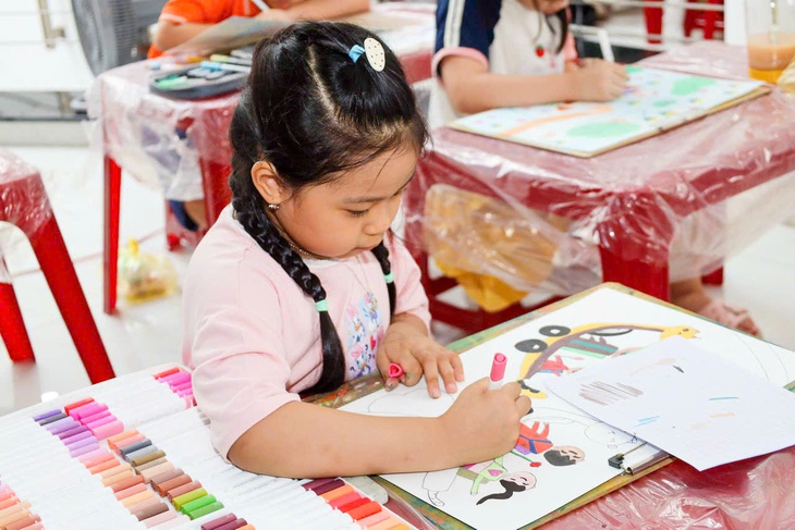 370 thiếu nhi TP.HCM kể chuyện về Bác Tôn qua tranh vẽ - Ảnh 8.