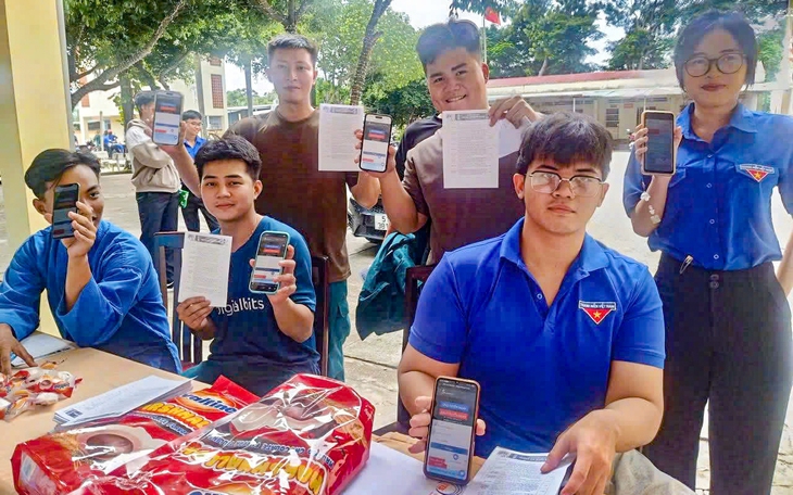 Trao phương tiện sinh kế cho bạn trẻ có hoàn cảnh khó khăn, tư vấn hướng nghiệp cho học sinh chọn nghề tương lai - Ảnh 5.