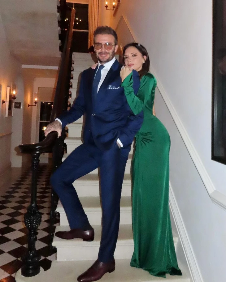 Victoria và David Beckham kỷ niệm ngày cưới: Hơn 20 năm vẫn mê diện đồ đôi - Ảnh 7.