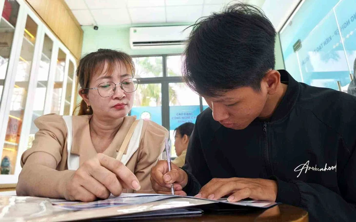 Đang đăng ký nguyện vọng, một trường cao đẳng đã cho 300 tân sinh viên nhập học - Ảnh 4.