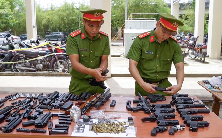 Thêm 4 người liên quan đường dây mua bán vũ khí quân dụng trên mạng bị khởi tố - Ảnh 3.