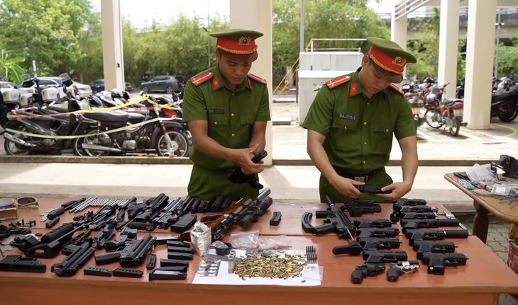 Cảnh sát hình sự TP.HCM kể chuyện truy bắt nghi can mua bán súng - Ảnh 1.