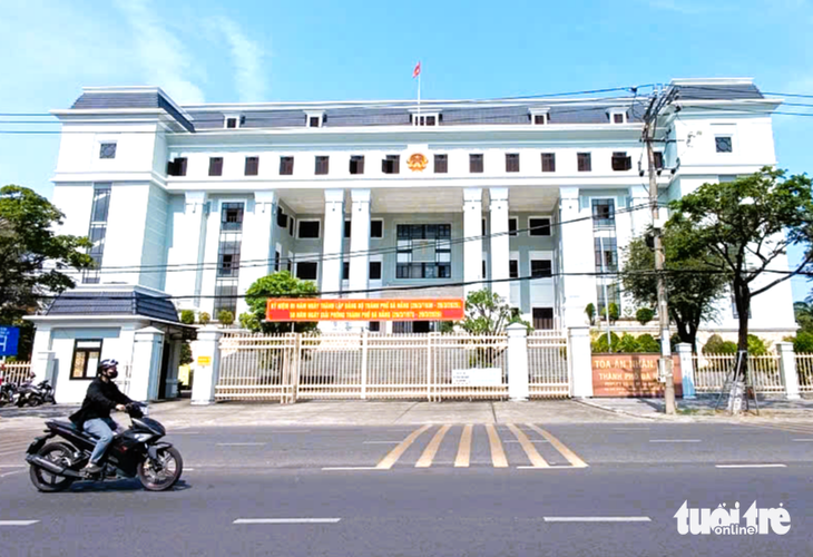 Mâu thuẫn vì máy cày chạy qua ruộng, cháu lãnh 12 tháng tù, chú ruột bị thương tích 23% - Ảnh 1.