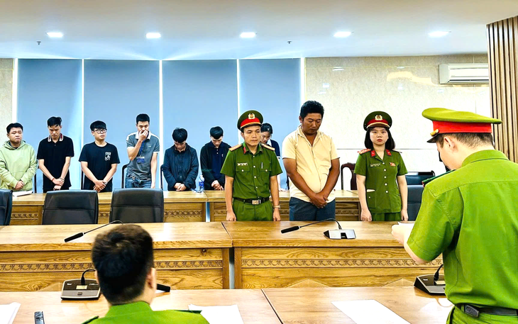 Đường dây rửa tiền quy mô 67.000 tỉ đồng: Khởi tố thêm 2 nhân viên ngân hàng - Ảnh 1.
