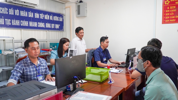 Cà Mau chi hơn 106 tỉ đồng trang bị công nghệ thông tin cho 64 xã, phường - Ảnh 1.