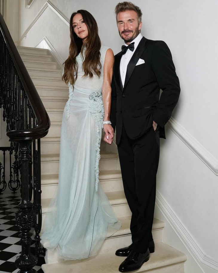 Victoria và David Beckham kỷ niệm ngày cưới: Hơn 20 năm vẫn mê diện đồ đôi - Ảnh 5.