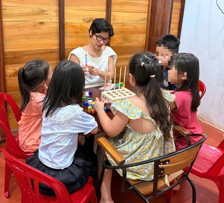 Tình yêu với trẻ tự kỷ, tăng động của cô giáo vùng sâu - Ảnh 5.