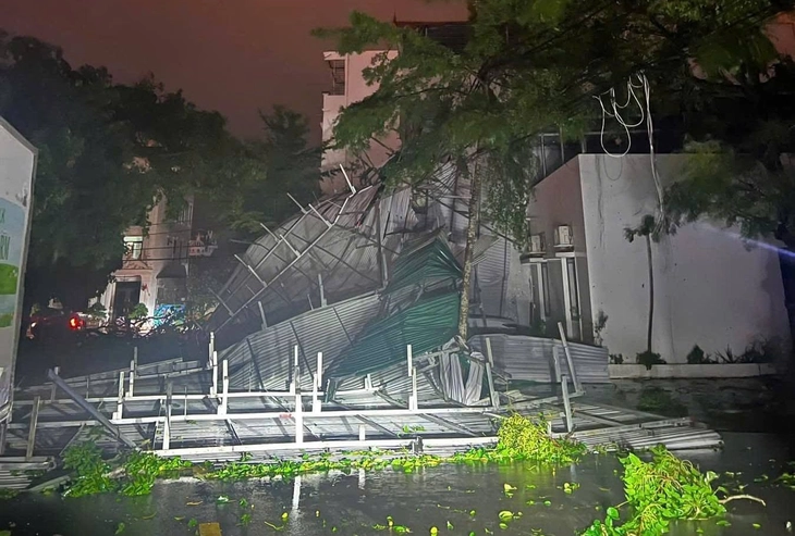 Vì sao bão số 1 không quá mạnh nhưng lại quần thảo Móng Cái từ chập tối đến rạng sáng - Ảnh 2.
