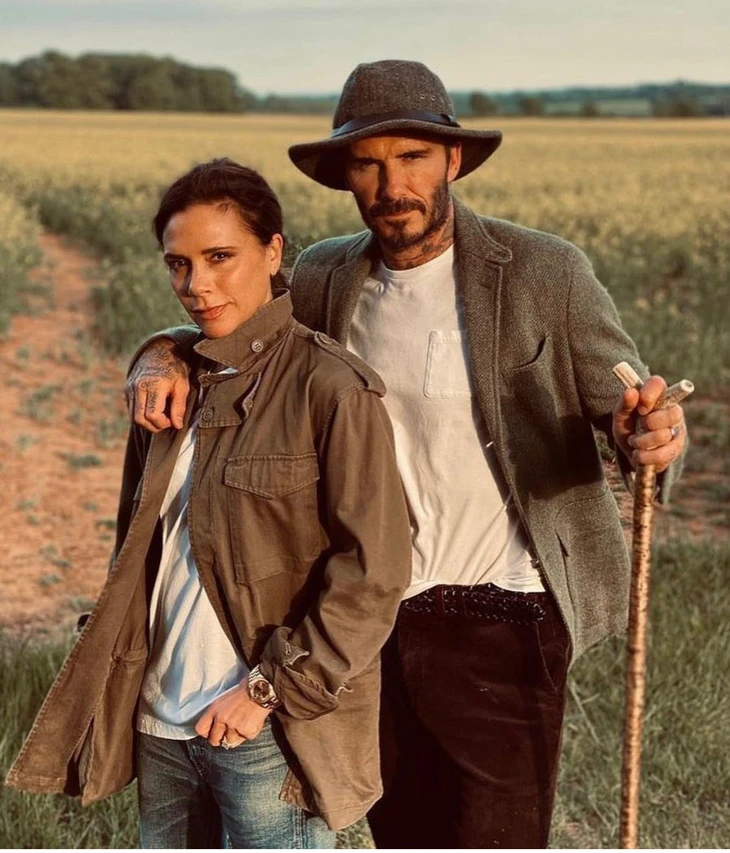 Victoria và David Beckham kỷ niệm ngày cưới: Hơn 20 năm vẫn mê diện đồ đôi - Ảnh 15.