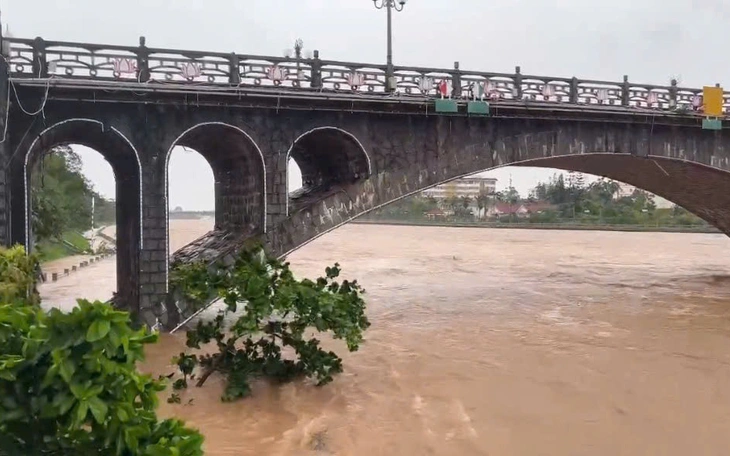 Bão số 1 tàn phá Móng Cái gây thiệt hại nặng nề cho người dân - Ảnh 12.