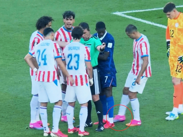 Sao Paraguay gây tranh cãi vì cào chấm phạt đền ở World Cup - Ảnh 1.