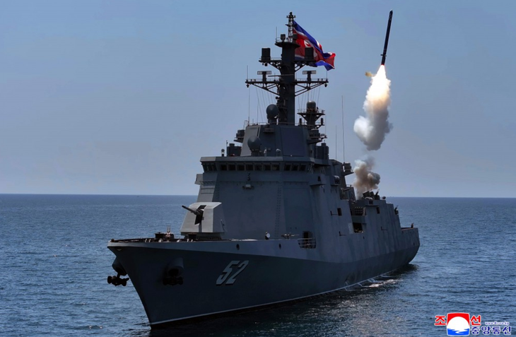 Triều Tiên thử vũ khí hải quân, ông Kim Jong Un trực tiếp giám sát - Ảnh 3.