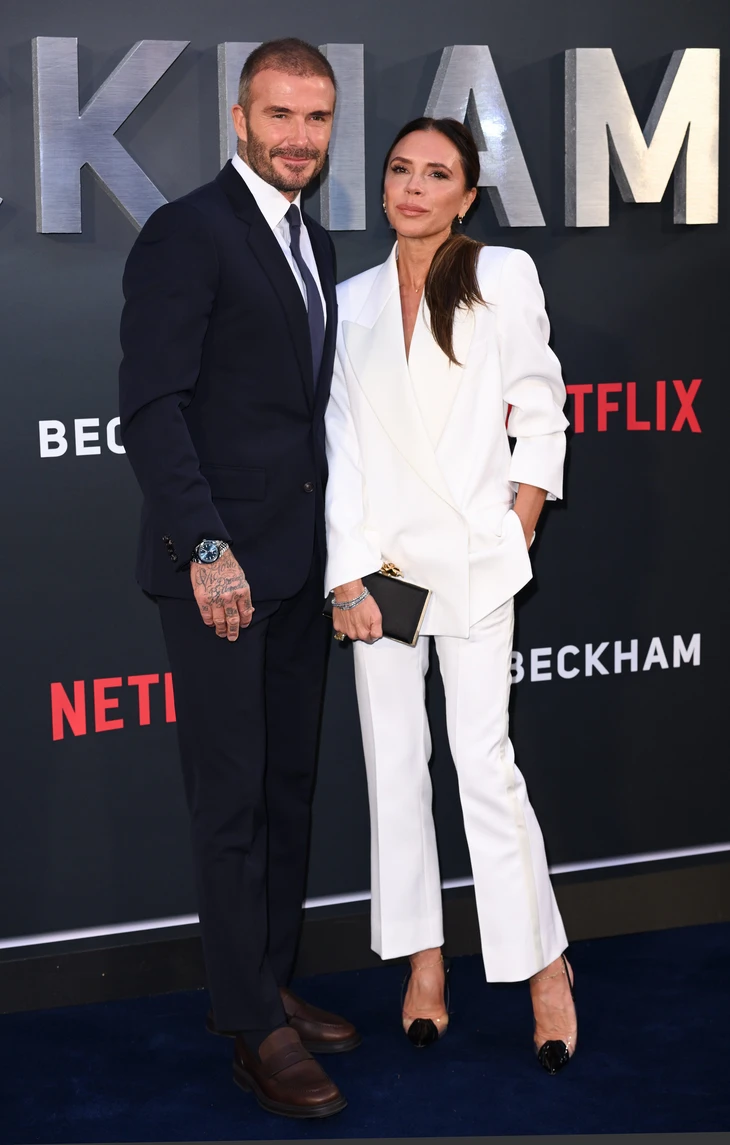 Victoria và David Beckham kỷ niệm ngày cưới: Hơn 20 năm vẫn mê diện đồ đôi - Ảnh 8.