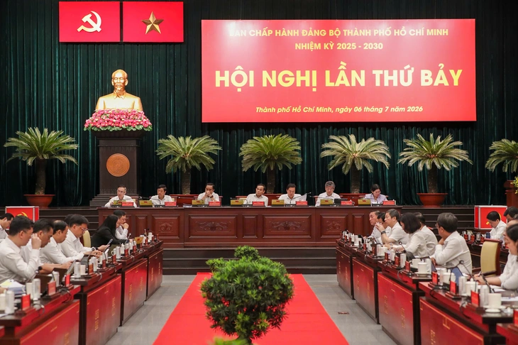 TP.HCM đã thu ngân sách gần 60% mục tiêu 1 triệu tỉ đồng, cuối năm quyết liệt tháo gỡ điểm nghẽn để bứt tốc  - Ảnh 1.