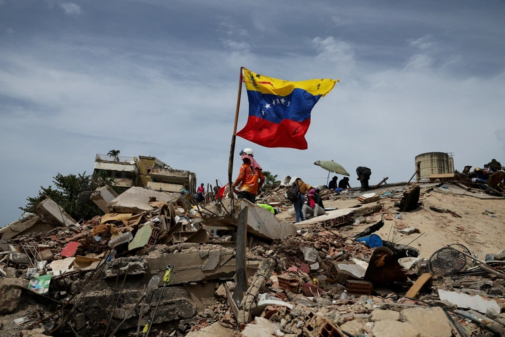 Lãnh đạo lâm thời Venezuela giải thích về công tác cứu hộ động đất gây tranh cãi - Ảnh 1.
