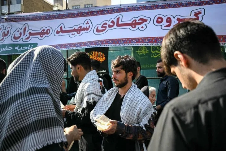  Không khí đặc biệt trên đường phố Iran ngày quốc tang - Ảnh 5.
