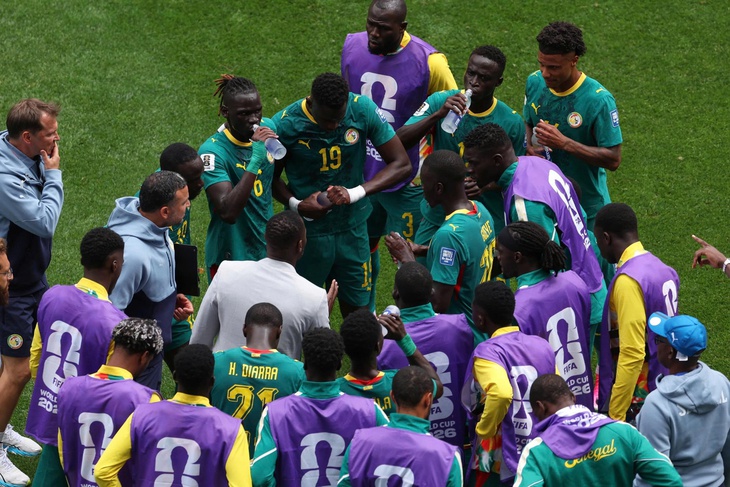 Nhiều tuyển thủ Senegal chưa thể về nước dù đã bị loại ở World Cup 2026 - Ảnh 1.