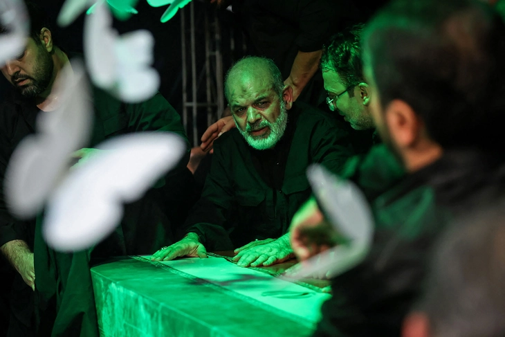 Những hình ảnh nổi bật trong tang lễ cố Lãnh tụ Iran Ali Khamenei - Ảnh 10.