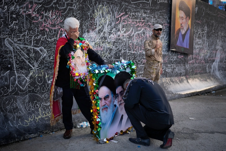 Những hình ảnh nổi bật trong tang lễ cố Lãnh tụ Iran Ali Khamenei - Ảnh 6.