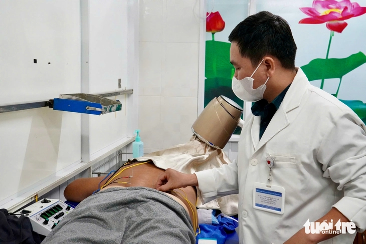 Cận cảnh quy trình sơ chế dược liệu y học cổ truyền ở Viện Y dược học dân tộc TP.HCM - Ảnh 6.