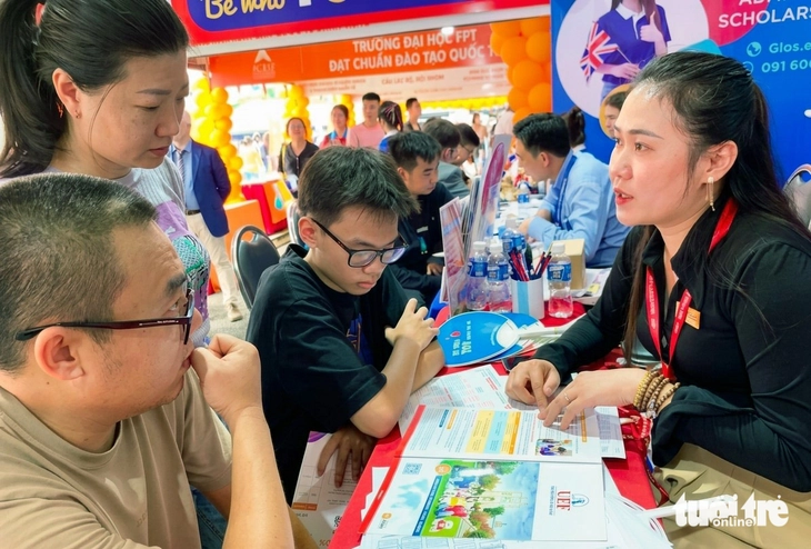 Trường đại học Kinh tế - Tài chính TP . HCM công bố 4 lọai điểm sàn xét tuyển 2026 - Ảnh 2.