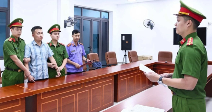 Phê chuẩn bắt khẩn cấp giáo viên Trường THPT chuyên Tuyên Quang trong vụ 140 điểm 10 toán tốt nghiệp - Ảnh 1.