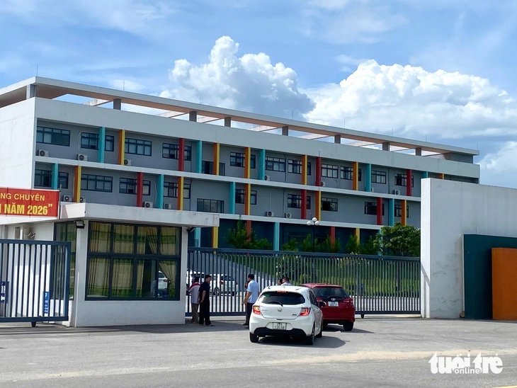 Giáo viên bị bắt khẩn cấp ở Tuyên Quang từng có bảng thành tích học thuật khủng - Ảnh 2.
