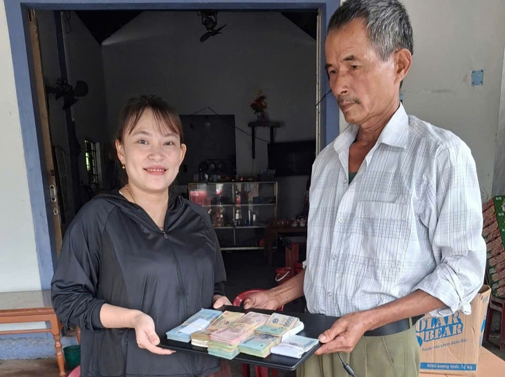 Ông Biên trả lại tài sản 75 triệu đồng và máy tính xách tay , từ chối nhận hậu tạ - Ảnh 1.