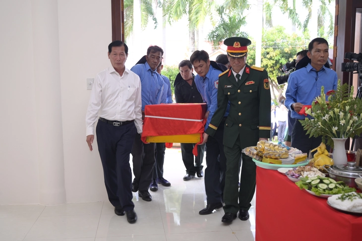 An Giang tìm kiếm, quy tập được 170 hài cốt liệt sĩ, xác định được danh tính 1 liệt sĩ - Ảnh 2.